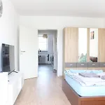 Apartamento 1 In Dreizimmer Innenstadt Ferien
