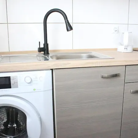 1 In Dreizimmer Innenstadt Ferien 아파트 렘고