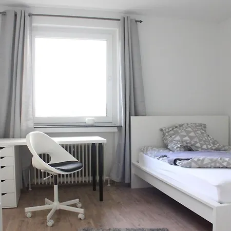 아파트 1 In Dreizimmer Innenstadt Ferien 렘고