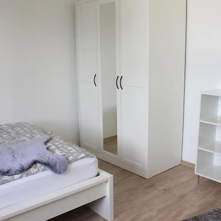 1 In Dreizimmer Innenstadt Ferien Apartment *
