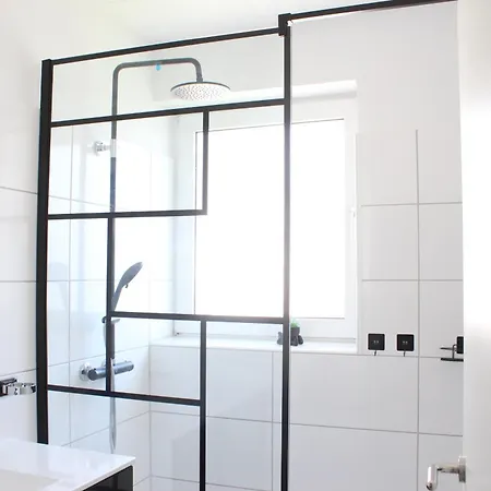 1 In Dreizimmer Innenstadt Ferien Apartment *