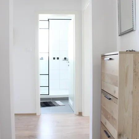 1 In Dreizimmer Innenstadt Ferien Apartment *