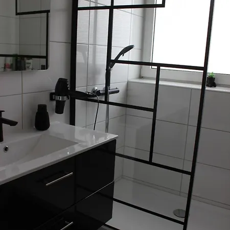 1 In Dreizimmer Innenstadt Ferien Apartment