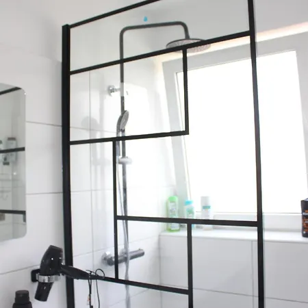 아파트 1 In Dreizimmer Innenstadt Ferien 렘고