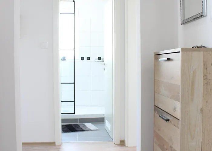 1 In Dreizimmer Innenstadt Ferien Appartement *